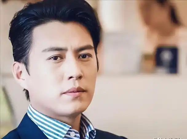 没想到2023年才过一半46岁的靳东竟然以这样的方式败光路人缘