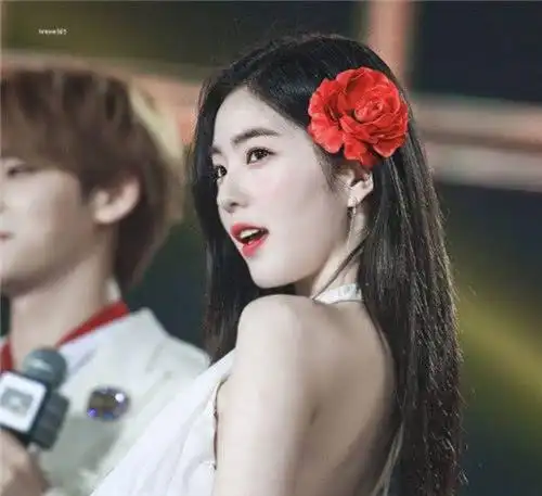 裴珠泫有多娇小与半蹲的吴世勋同高高跟鞋加垫板与朴宝剑持平