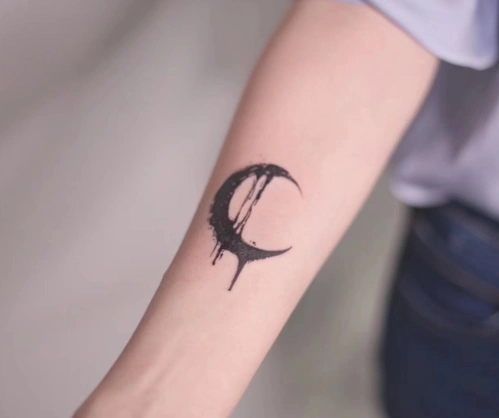 2020最新月亮纹身图案大全 月亮纹身含义(8)