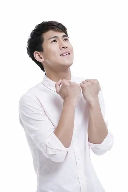 东方人,成年人,一个人,学生,笑,微笑,露齿笑,竖图,白天,留白,抠图