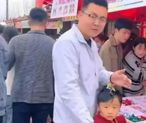 许敏靠人品得民心回家祭祖姚爸苍老不少儿媳一家转变带货方式