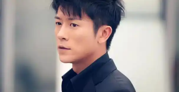 "军艺校草"魔咒!杨洋曾五年不敢上综艺,如今却走上腾化之路