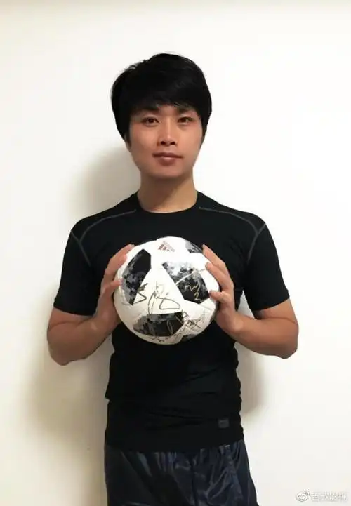 张韶涵7年绯闻男友冰箱表白,疑似公开示爱,网友:这狗粮很厉害李晓峰