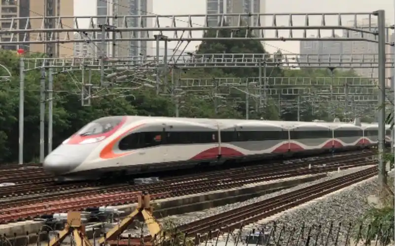 【铁路】港铁动感号通过深圳 前往深圳北站