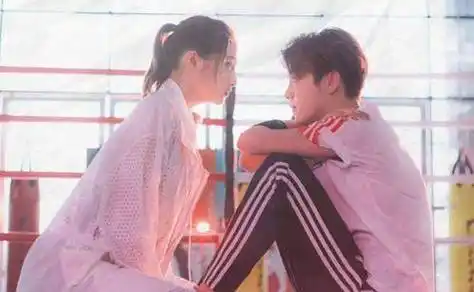 关晓彤和鹿晗恋情不被网友看好,原因是什么?两人真的不合适?