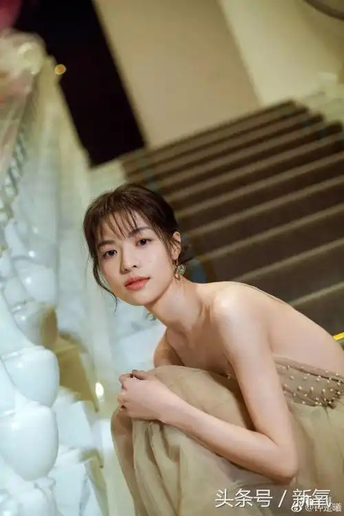 钟楚曦和冯小刚哪个好(曾与董子健厕所私会的钟楚曦)(74)