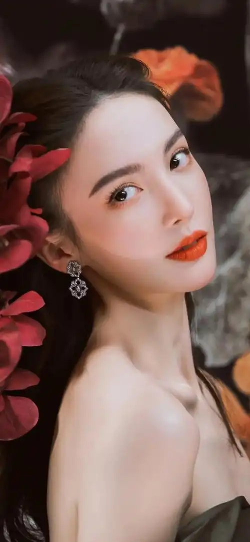 她就是被誉为"美女系列壁纸"的金晨.