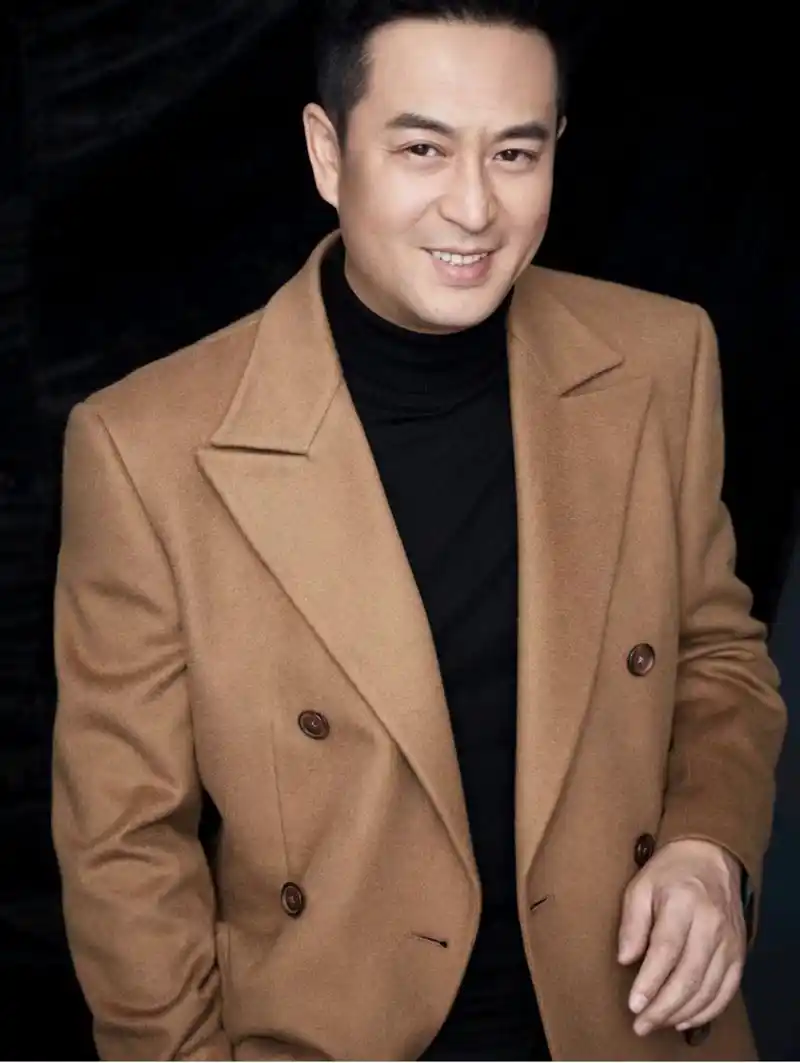 70后叔圈演技顶流,九位男神 16615张嘉译,70年出生,陕西西安人