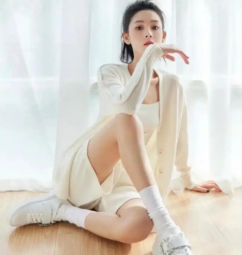 百家号星火计划# 陈瑶可盐可甜可性感,萝莉脸御姐身材,头身比太完美