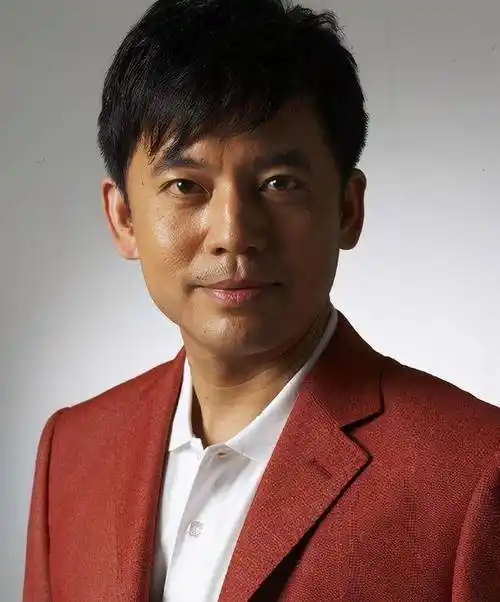 何政军是娱乐圈中实力派男演员,出道这么多年以来,参演了无数精彩作品