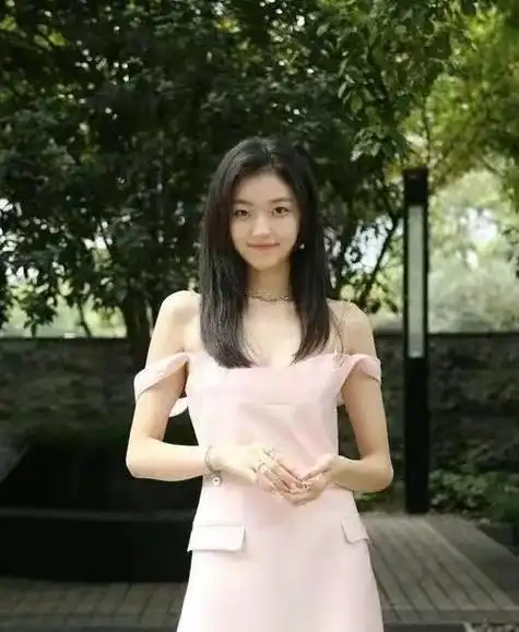 孙千172高不到97斤#孙千这身高172厘米,体重却不到97斤,简直是模特般