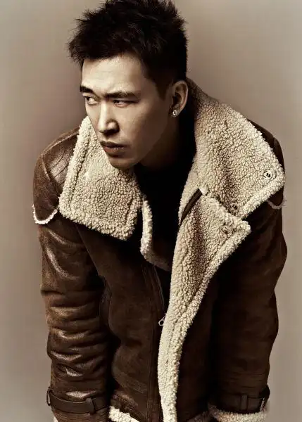 黄立行拍杂志封面大片 展露型男硬朗魅力(图)