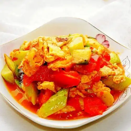 西红柿黄瓜炒鹅蛋,酸甜可口家常菜