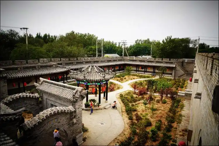 写美篇魏氏庄园号称是与栖霞牟氏庄园和四川刘文彩庄园并肩的中国三大