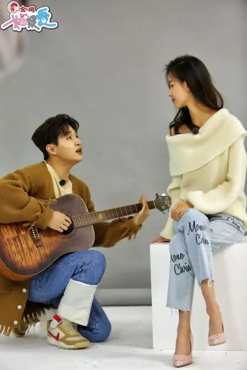 组图:刘宪华陈都灵合体拍大片 相拥对视亲吻额头互动超甜 : 近日