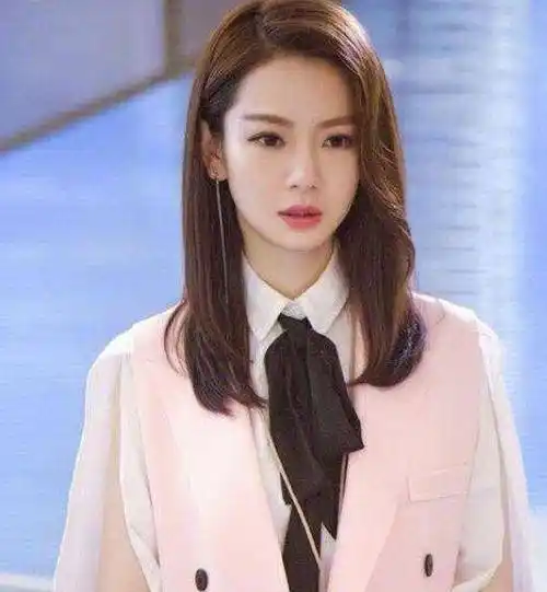 因拍戏剪掉长发,歌手出道,短发的她圈粉无数_戚薇_馆陶公主_角色