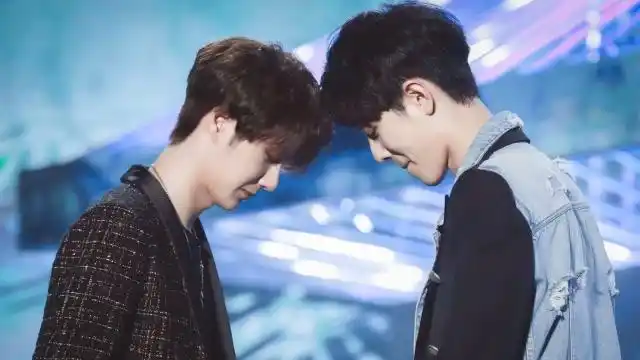 为什么王一博肖战一对视就想笑?是感人的兄弟情罢了,情人节快乐