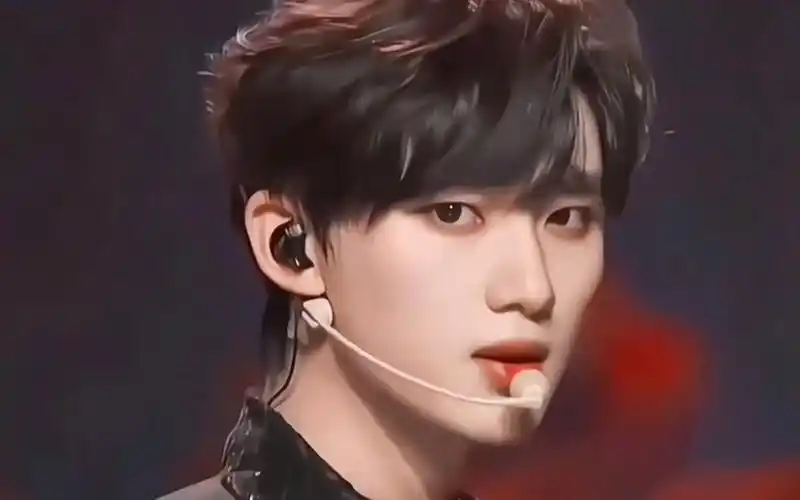 丁程鑫舞台绝美瞬间