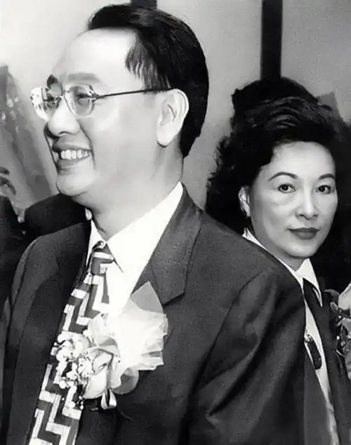 汤君年与徐枫成婚后,迎来了他们的长子汤子嘉和次子汤珈铖.