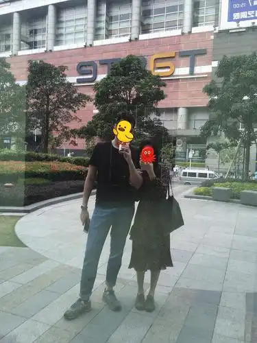 好像现在校园的情侣大部分是这样