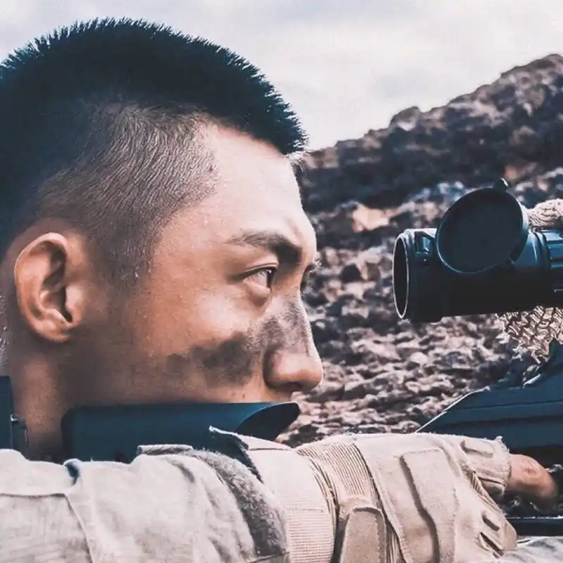 《红海行动》里气场爆棚的狙击手黄景瑜,满满的男友力