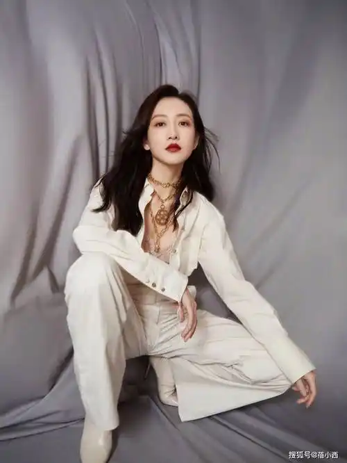 "王鸥"当妈后豁出去!内衣外穿一点不害羞,这气场一般人比不上