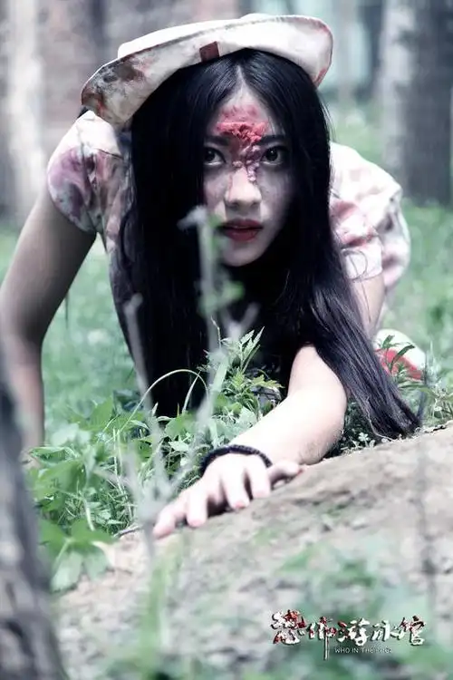 盛夏鬼狂欢恐怖游泳馆办美女丧尸跑