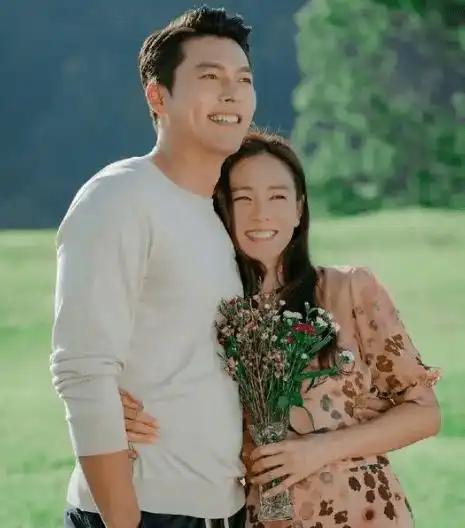 两人的爱情也让cp粉磕到上头,希望孙艺珍和玄彬能永远相爱,相伴到老