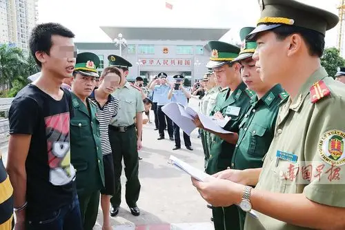 东兴警方移交越南人贩子 多名外籍女子获救回国