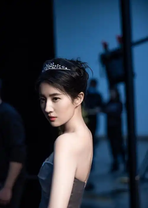 刘亦菲优越的颅顶