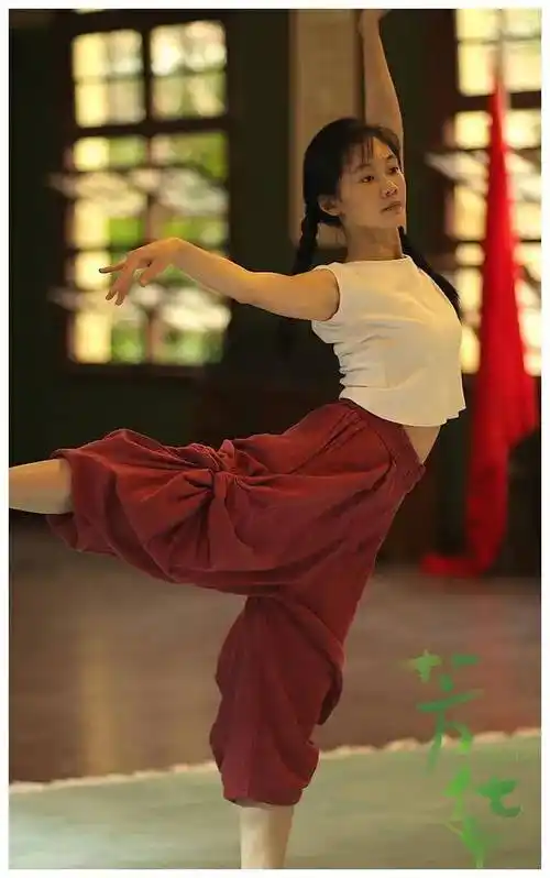 3年3胎哺乳期怀孕35岁的浪姐苗苗一直在乘风破浪