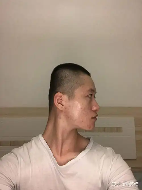 以下照片没p过发型都要把后脑勺搞蓬松才行 要不然根本不能看我侧脸惨