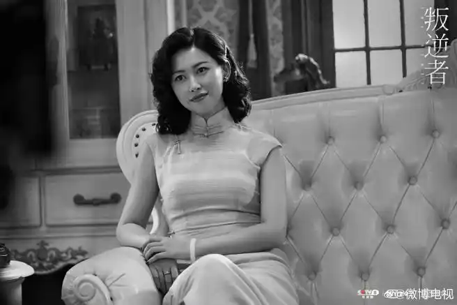 第五次公演舞台火热来袭,@朱珠zhuzhu一首《入画江南》,再次穿上旗袍