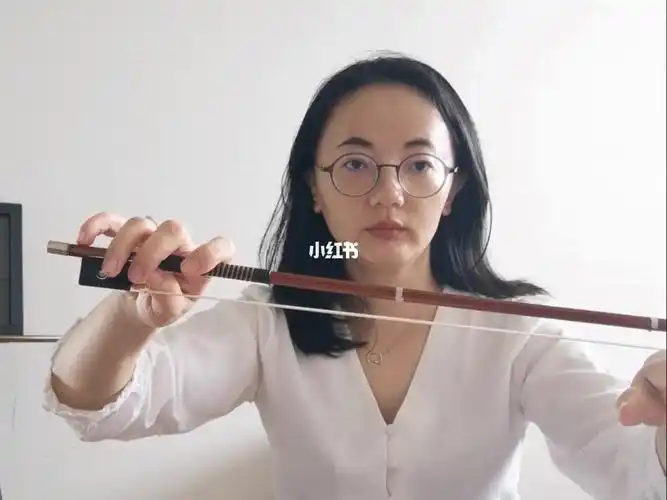 小提琴持弓
