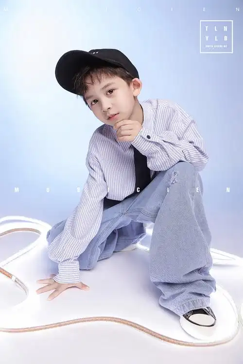 凌云丶丶的儿童摄影作品《帅气男生》