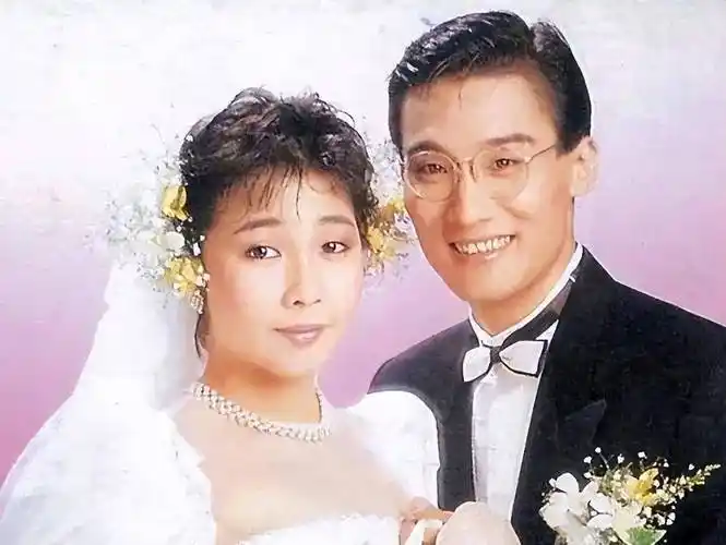 "千面影帝"梁家辉,与老婆30年恩爱如初,曾诀别张曼玉不再相见_江嘉年