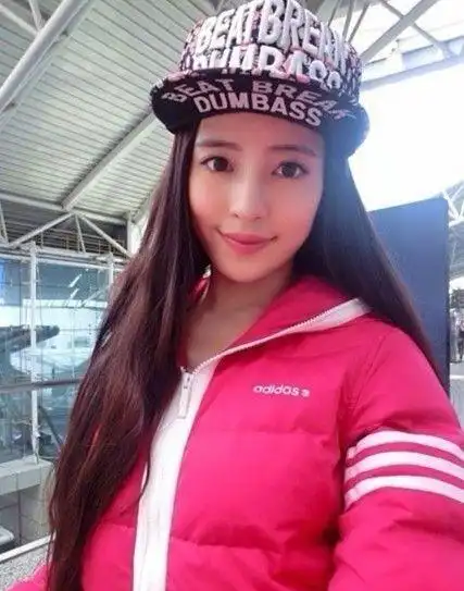 黄晓明新绯闻女友温心的私照.