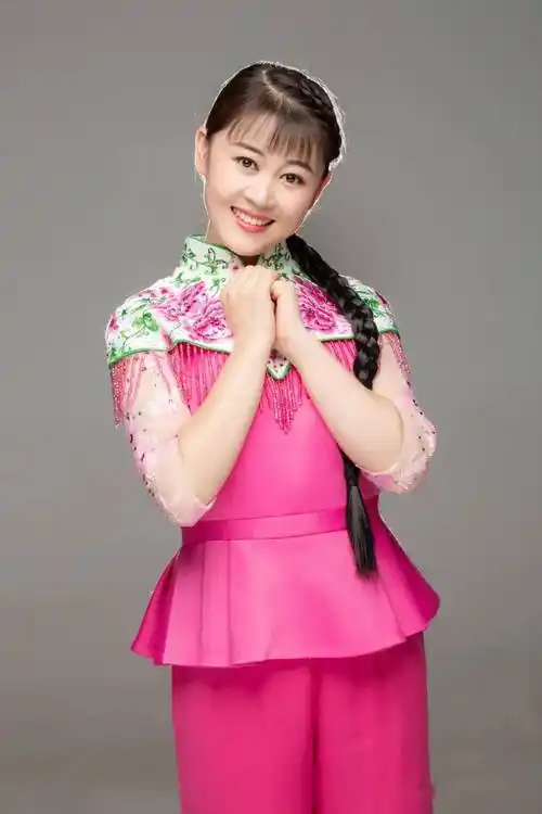 获奖情况:榆林市"老榆林杯"十大民歌手称号:陕西省第三届陕北民歌大赛