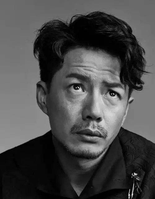 回顾好演员段奕宏38岁娶日籍小师妹成名后哪敢抛弃患难之妻