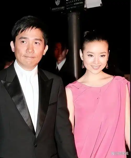 董洁14岁儿子神似梁朝伟,大鼻子如出一辙,网友疑惑重重