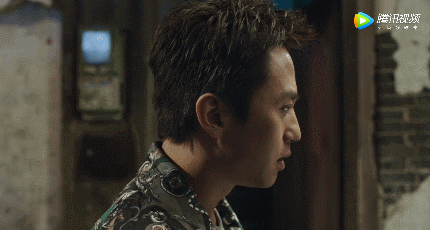 邓超帅气皱眉交谈gif动图_动态图_表情包下载_soogif