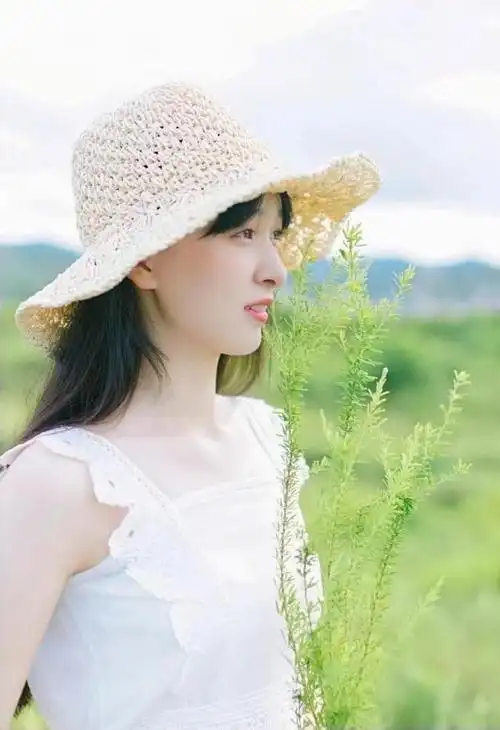 清新秀气倾城女神户外唯美写真