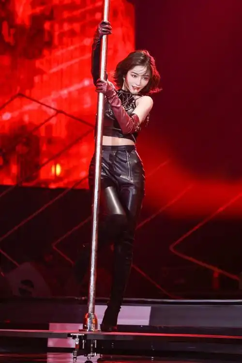 许佳琪poisonkandy舞台首秀##许佳琪钢管舞好魅