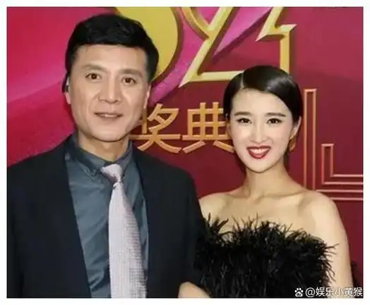 奚望的演技细腻而出色,她不仅能够准确把握角色的情感变化,更能够通过