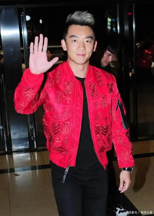 郑恺突陷嫖娼风波!被曝在朝阳酒店被抓,本人晒照澄清被发现端倪
