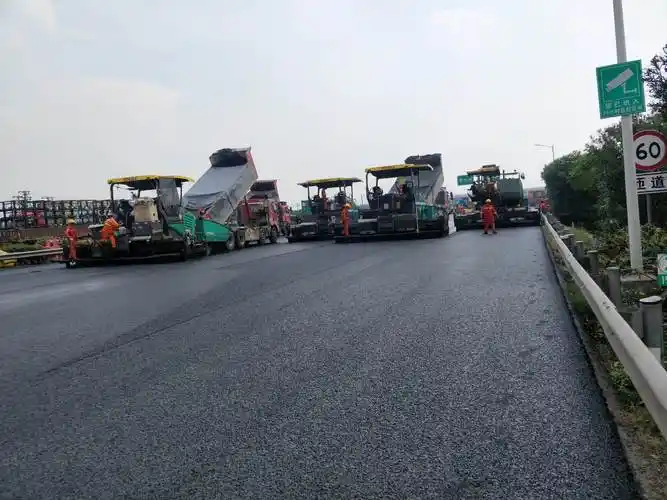 沥青路面罩面施工