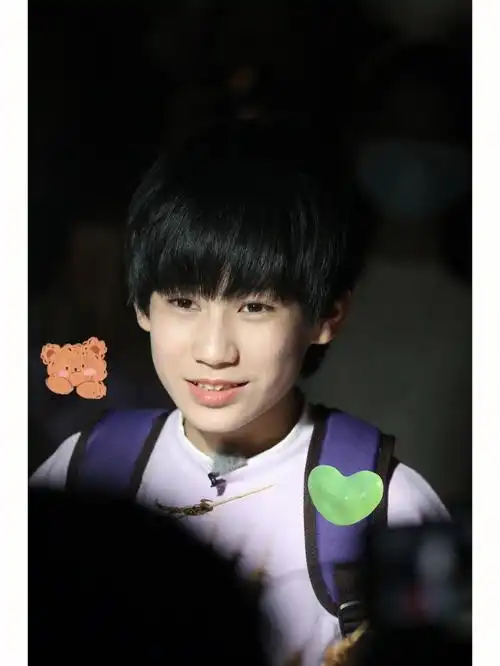 缺门牙角角的娃儿