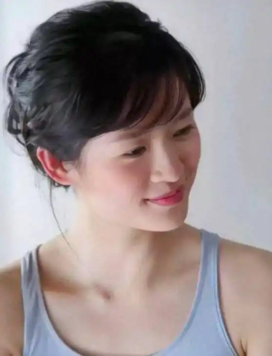 但是笑起来绝对能够称得上仙女,虽然说随着年龄的增长,章子怡身上的