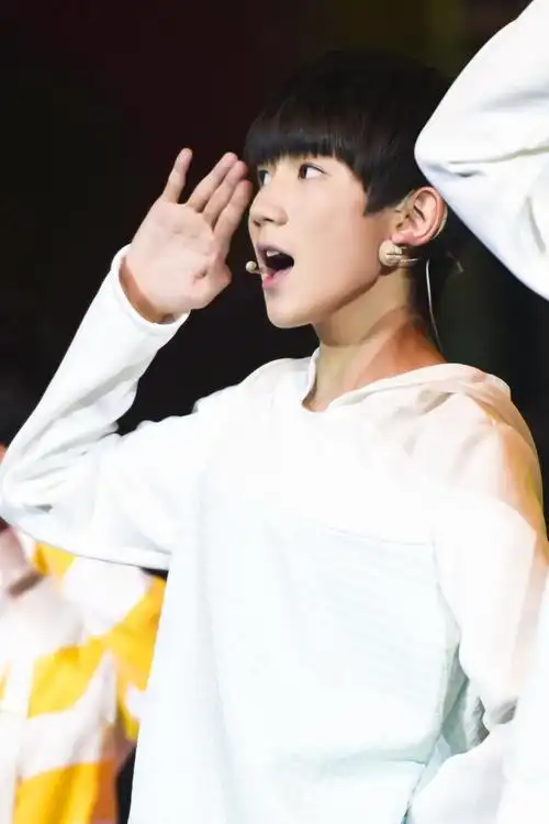 总而言之,王源说至少开展四场巡演无疑是一份好消息.