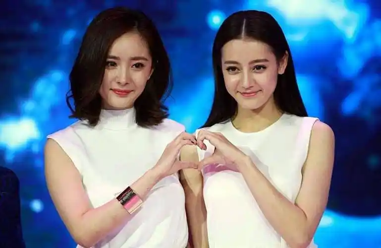 杨幂的几位闺蜜,各个是一线顶流,名利之后还有谁?_景甜_迪丽热巴_杨颖